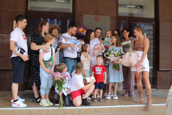 Накануне Дня семьи, любви и верности из Перинатального центра Педиатрического университета выписали тройняшек 5