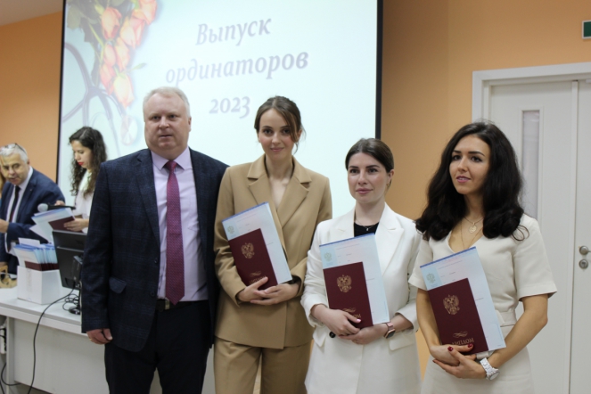 Ординаторы Педиатрического университета получили долгожданные дипломы 15