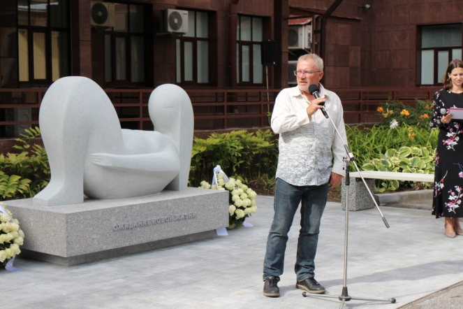 В Педиатрическом университете открыли скульптурную композицию «Ожидание новой жизни» 15
