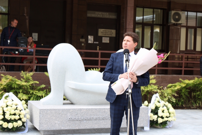 В Педиатрическом университете открыли скульптурную композицию «Ожидание новой жизни» 17