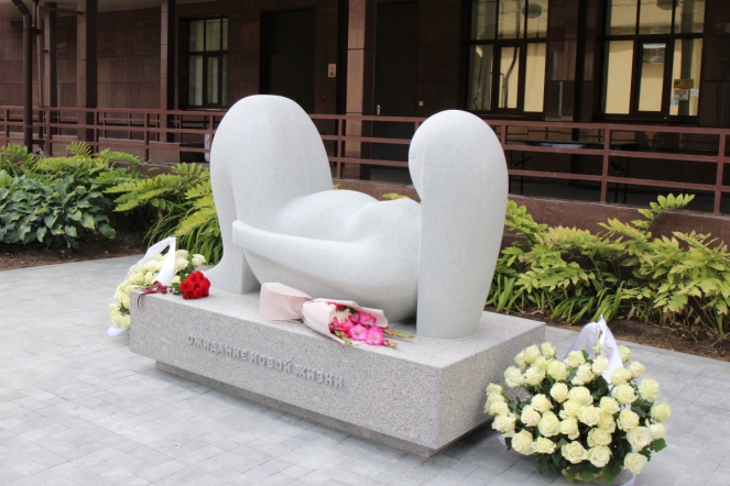 В Педиатрическом университете открыли скульптурную композицию «Ожидание новой жизни» 20
