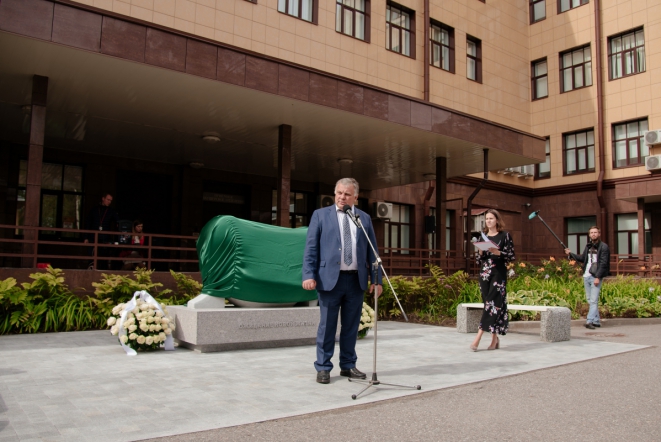 В Педиатрическом университете открыли скульптурную композицию «Ожидание новой жизни» 21