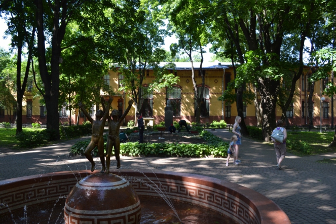 В Педиатрическом университете подростку удалили большую опухоль заднего средостения