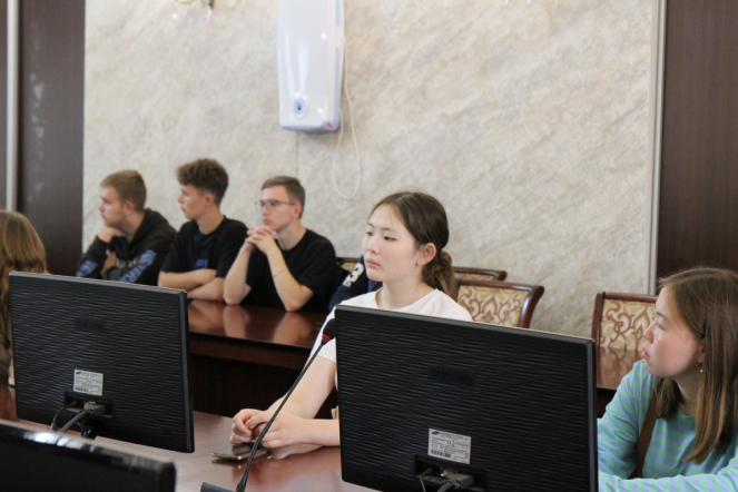 Школьники из Бурятии посетили Педиатрический университет 7