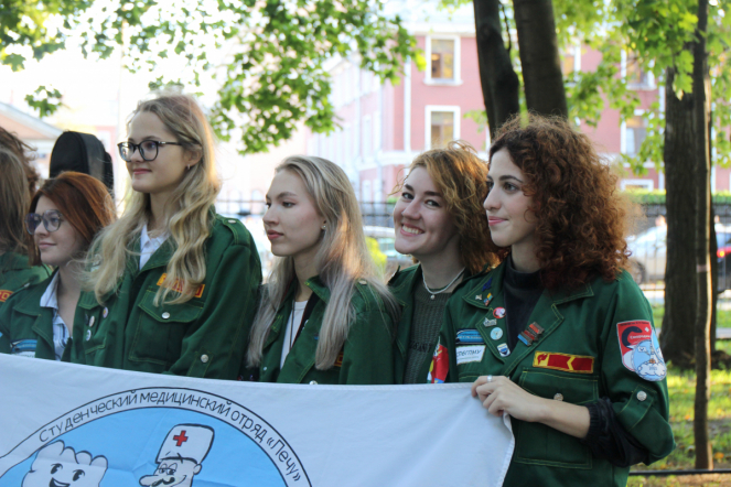 Это настоящая студенческая весна: в Педиатрическом университете наградили бойцов медицинских отрядов 6