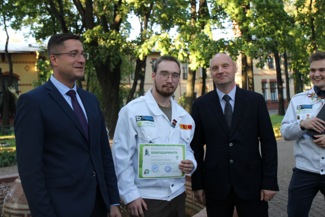 Это настоящая студенческая весна: в Педиатрическом университете наградили бойцов медицинских отрядов 35