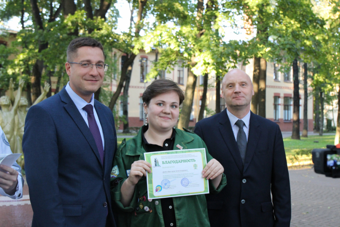 Это настоящая студенческая весна: в Педиатрическом университете наградили бойцов медицинских отрядов 37