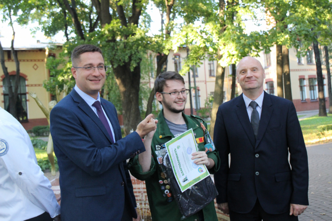 Это настоящая студенческая весна: в Педиатрическом университете наградили бойцов медицинских отрядов 38