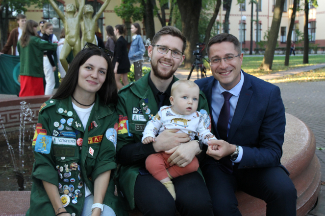 Это настоящая студенческая весна: в Педиатрическом университете наградили бойцов медицинских отрядов 45