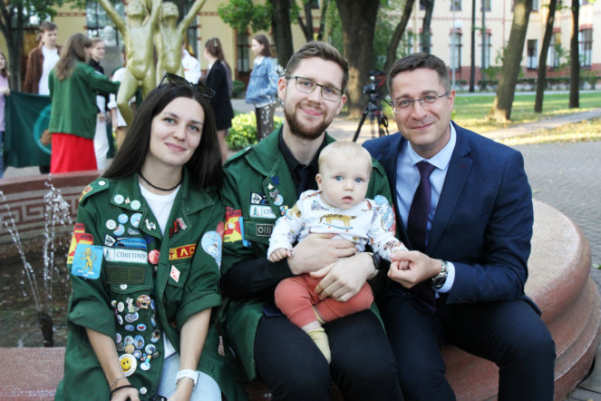 Это настоящая студенческая весна: в Педиатрическом университете наградили бойцов медицинских отрядов 46