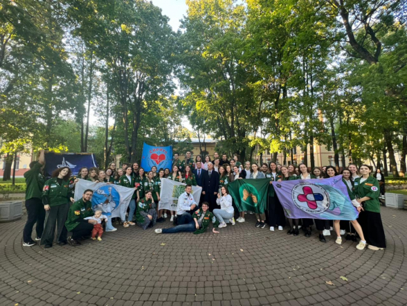 Это настоящая студенческая весна: в Педиатрическом университете наградили бойцов медицинских отрядов 50