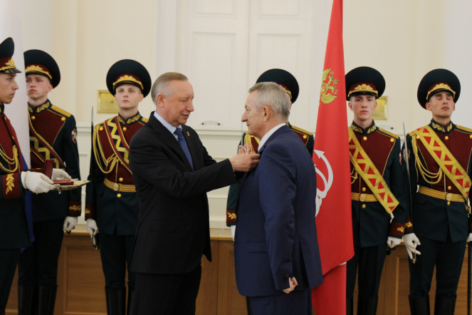 Губернатор отметил труд врачей Педиатрического университета 5