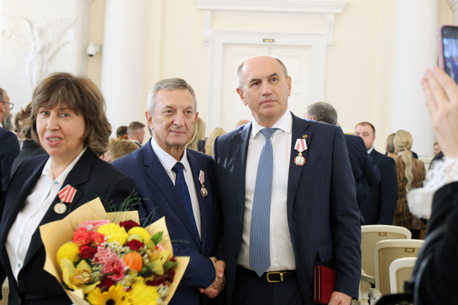 Губернатор отметил труд врачей Педиатрического университета 12