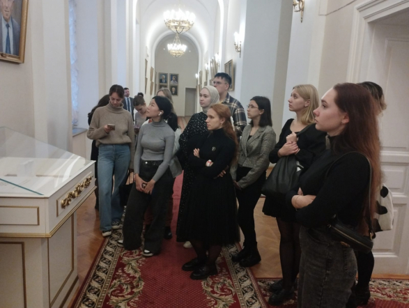 Студенты Педиатрического университета посетили Мариинской дворец 3