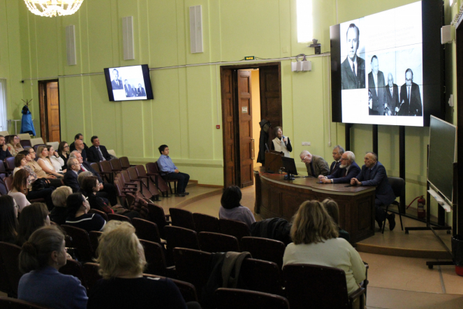 В Педиатрическом университете открыли мемориальную доску выдающемуся патологу Александру Цинзерлингу 21