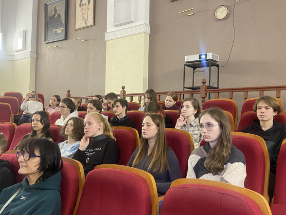 Школьники из Перми посетили Педиатрический университет 3