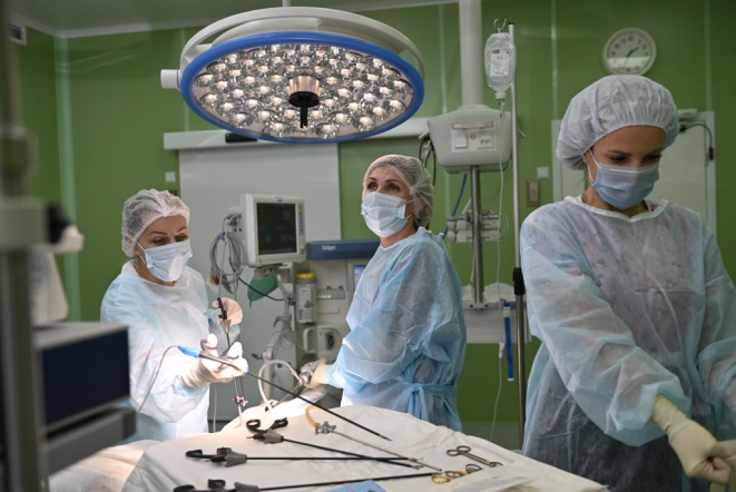 Врачи Педиатрического университета удалили гигантскую кисту яичника 15-летней пациентке из Пскова