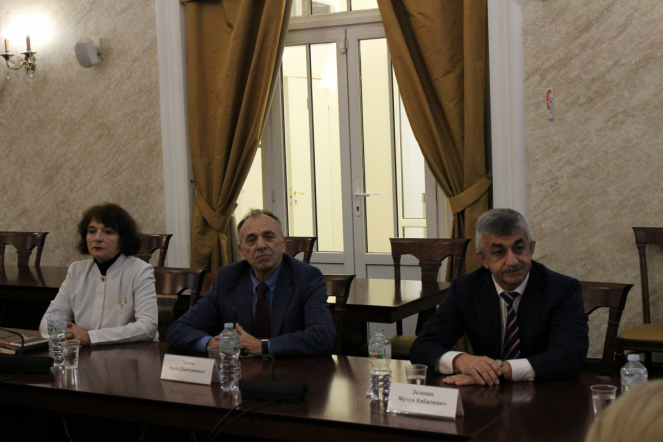 Педиатрический университет в кругу друзей: накануне Всемирного дня ребёнка в СПбГПМУ подписали соглашение с телеканалом «Санкт-Петербург» и приняли в дар картины 1