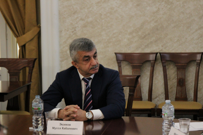 Педиатрический университет в кругу друзей: накануне Всемирного дня ребёнка в СПбГПМУ подписали соглашение с телеканалом «Санкт-Петербург» и приняли в дар картины 4