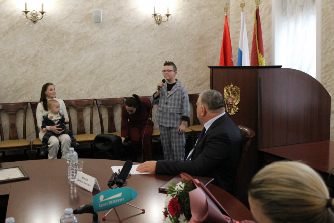 Педиатрический университет в кругу друзей: накануне Всемирного дня ребёнка в СПбГПМУ подписали соглашение с телеканалом «Санкт-Петербург» и приняли в дар картины 11