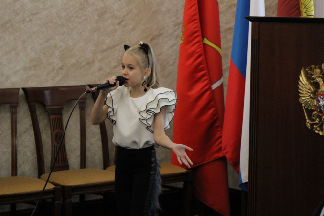 Педиатрический университет в кругу друзей: накануне Всемирного дня ребёнка в СПбГПМУ подписали соглашение с телеканалом «Санкт-Петербург» и приняли в дар картины 12