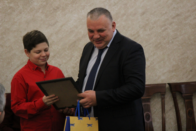 Педиатрический университет в кругу друзей: накануне Всемирного дня ребёнка в СПбГПМУ подписали соглашение с телеканалом «Санкт-Петербург» и приняли в дар картины 18