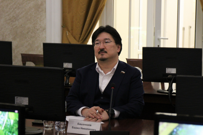 Врачи Педиатрического университета встретились с депутатом Государственной Думы Бадмой Башанкаевым 3