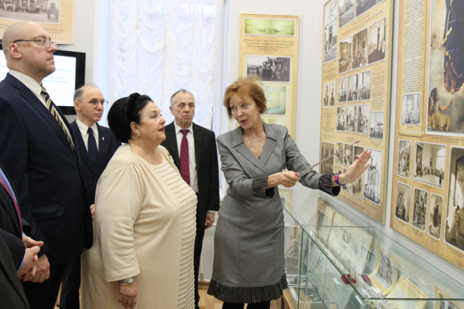 Глава Дома Романовых посетила Педиатрический университет 6