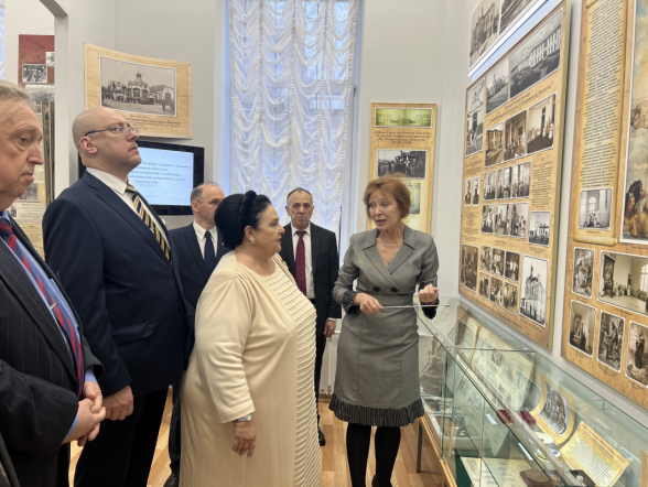 Глава Дома Романовых посетила Педиатрический университет 12