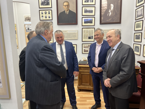 Глава Дома Романовых посетила Педиатрический университет 16