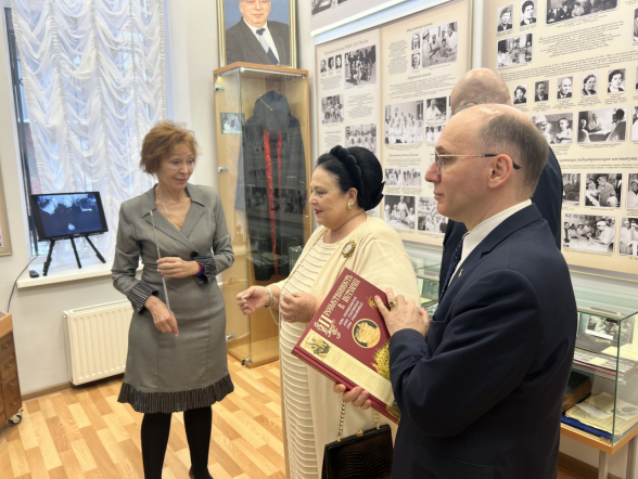Глава Дома Романовых посетила Педиатрический университет 18