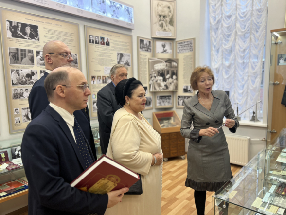 Глава Дома Романовых посетила Педиатрический университет 26