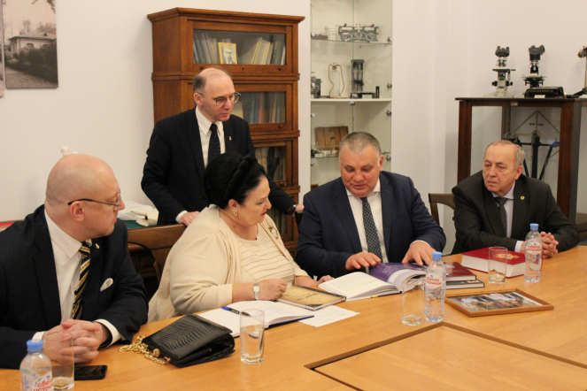 Глава Дома Романовых посетила Педиатрический университет 43