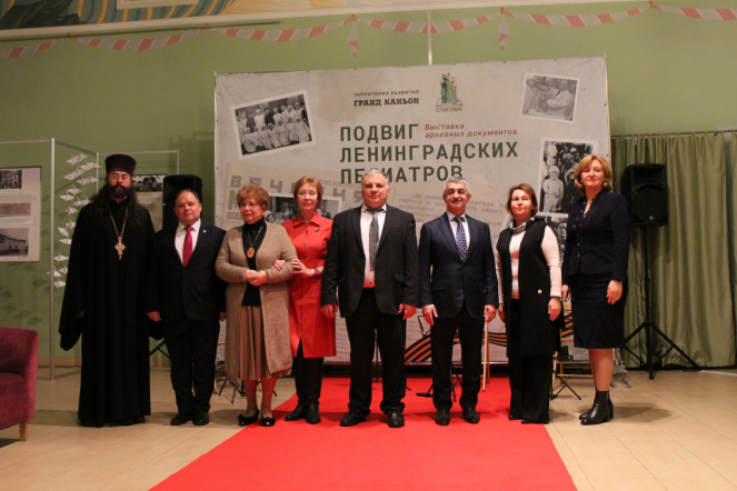 «Важнейшая веха в истории города»: в Санкт-Петербурге открыли выставку «Подвиг Ленинградских педиатров» 50