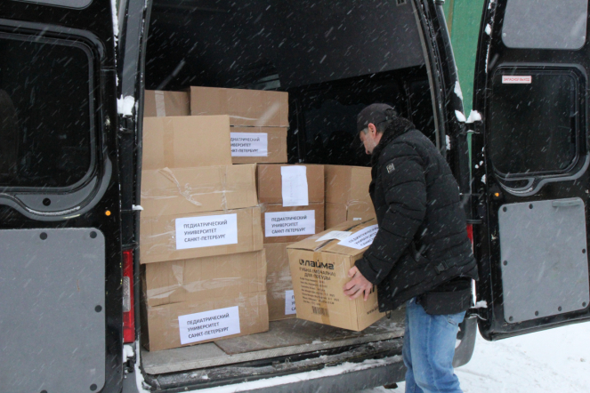 Сотрудники Педиатрического университета собрали гуманитарную помощь бойцам СВО