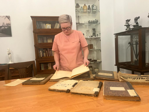 В Педиатрическом университете обнаружили исторические документы вековой давности и медицинские записи времён блокады 3