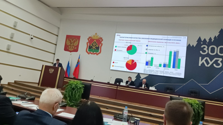 Ректор Педиатрического университета работает с министром здравоохранения России в Сибири 6