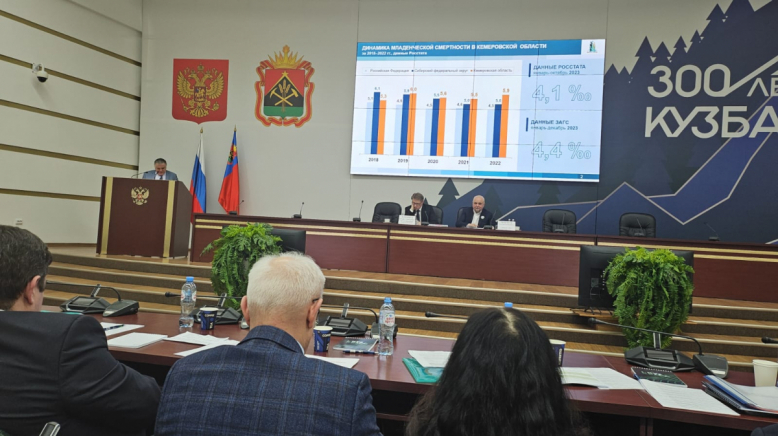 Ректор Педиатрического университета работает с министром здравоохранения России в Сибири 7