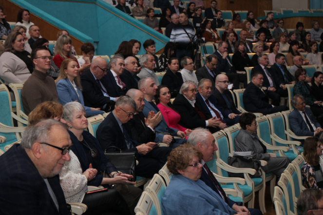 Педиатрический университет отметил Актовый день 7