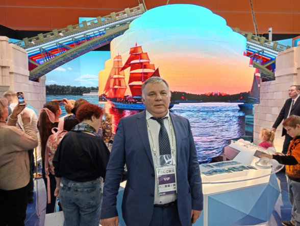 Ректор Педиатрического университета посетил выставку-форум «Россия»