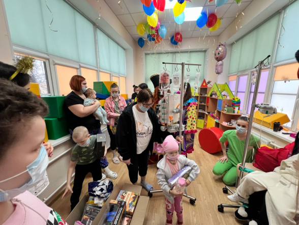 В Педиатрическом университете прошёл праздник для пациентов онкогематологического отделения 1