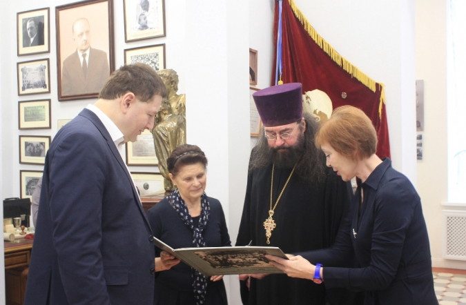 Бог - это любовь: протоиерей Вячеслав Харинов встретился со студентами и преподавателями Педиатрического университета 3