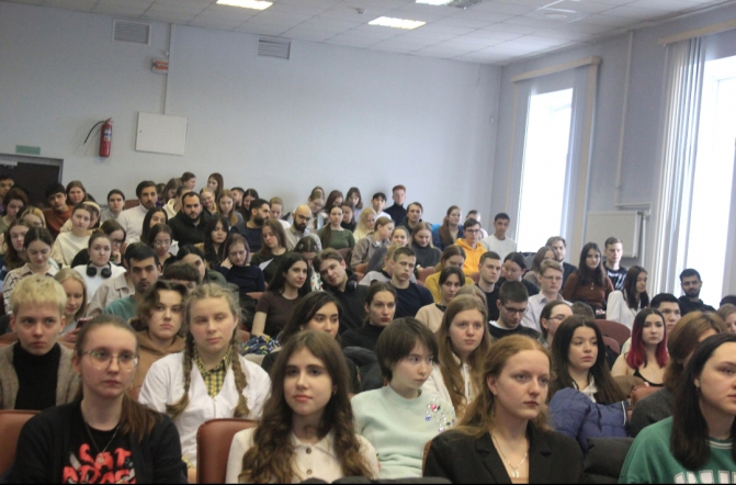 Бог - это любовь: протоиерей Вячеслав Харинов встретился со студентами и преподавателями Педиатрического университета 4