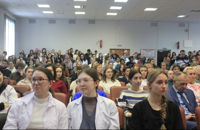 Бог - это любовь: протоиерей Вячеслав Харинов встретился со студентами и преподавателями Педиатрического университета 5