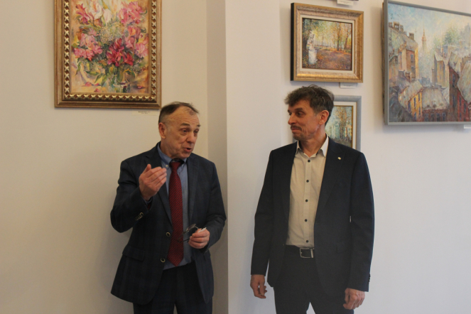 В Педиатрическом университете открыли выставку работ петербургского художника Роберта Мифа 12