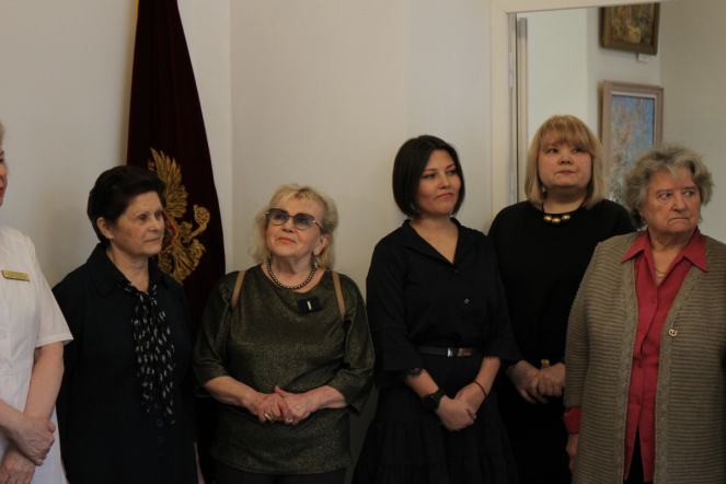 В Педиатрическом университете открыли выставку работ петербургского художника Роберта Мифа 15