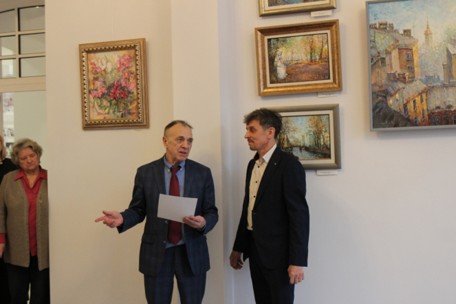 В Педиатрическом университете открыли выставку работ петербургского художника Роберта Мифа 18