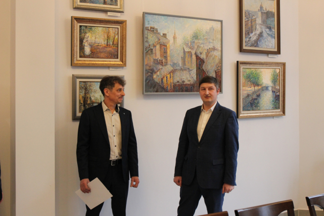 В Педиатрическом университете открыли выставку работ петербургского художника Роберта Мифа 20