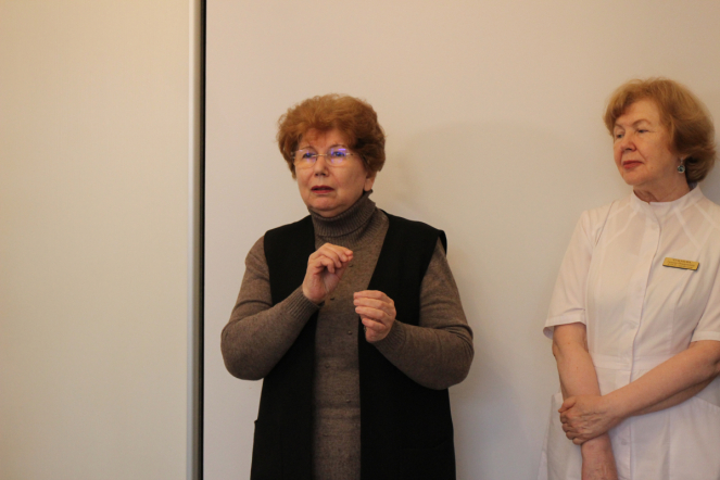 В Педиатрическом университете открыли выставку работ петербургского художника Роберта Мифа 24