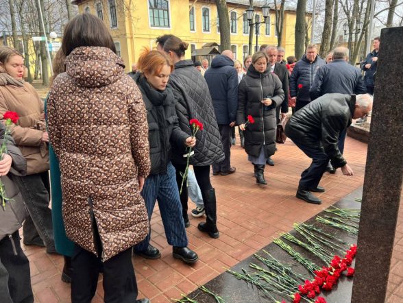 Студенты и преподаватели Педиатрического университета почтили память погибших в результате теракта в «Крокус Сити Холл» 4